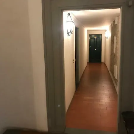 Borgo San Jacopo 21 公寓